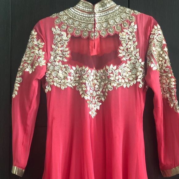 Ethnic dress - Picture 4 of 4